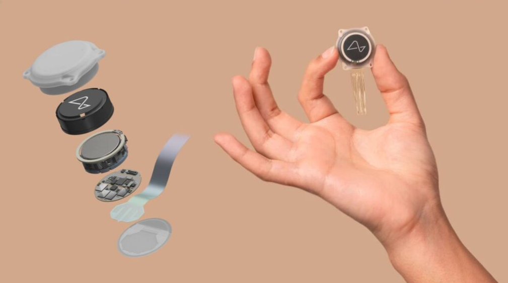 El Dispositivo También Puede Conectar El Cerebro A Brazos Robóticos, Dando Más Autonomía Para Quien Tiene Dificultades Motoras. Es Como Un Atajo Directo Entre La Mente Y La Tecnología, Sin Necesitar De Comandos Físicos.