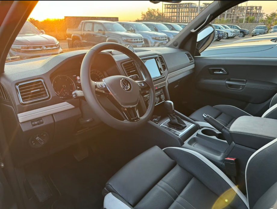 La Amarok Highline 2025 ya está disponible en las concesionarias brasileñas. Con motor V6 y un diseño renovado, promete conquistar a quienes buscan potencia y estilo.