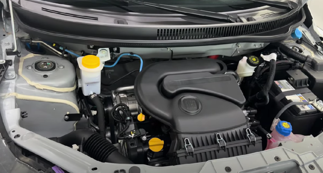 El motor Firefly es más potente y cumple con las nuevas reglas ambientales, a diferencia del Fire, que quedó obsoleto. Además, hace que el Mobi sea más ágil y reduce costos de combustible.