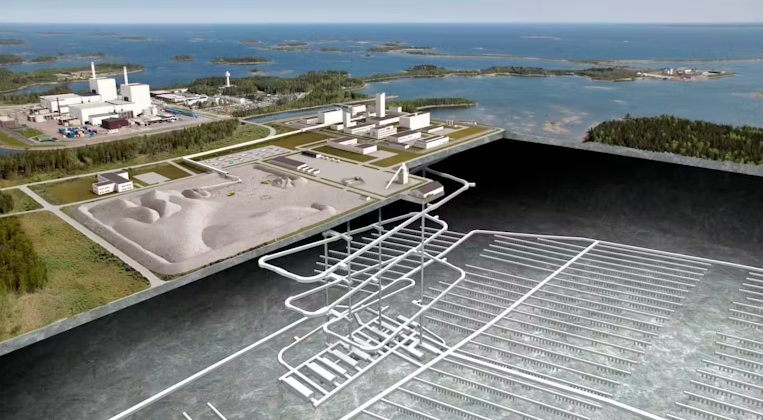 Las cápsulas se colocarán cuidadosamente en túneles construidos en un lecho rocoso extremadamente antiguo y estable. Máquinas controladas remotamente harán todo el proceso para garantizar máxima seguridad y precisión durante el almacenamiento.