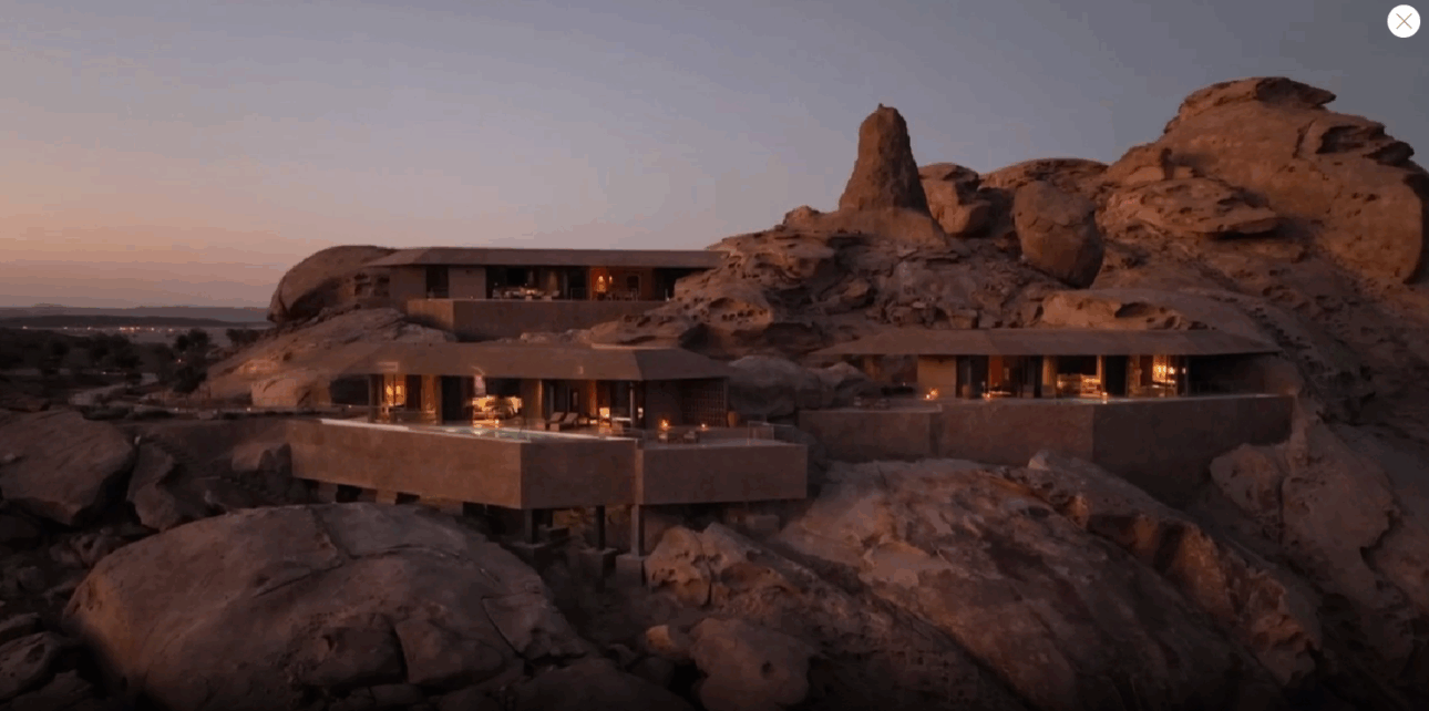 El Desert Rock Fue Construido Con Un Proceso Meticuloso De Excavación Y Talla En Las Rocas Naturales De Las Montañas De Hejaz. Durante Siete Años, Ingenieros Y Arquitectos Combinan Técnicas Modernas De Construcción Con Herramientas Especializadas Para Esculpir Las Villas Directamente En La Piedra, Utilizando Los Materiales Extraídos En La Propia Obra Para Preservar La Armonía Con El Ambiente.