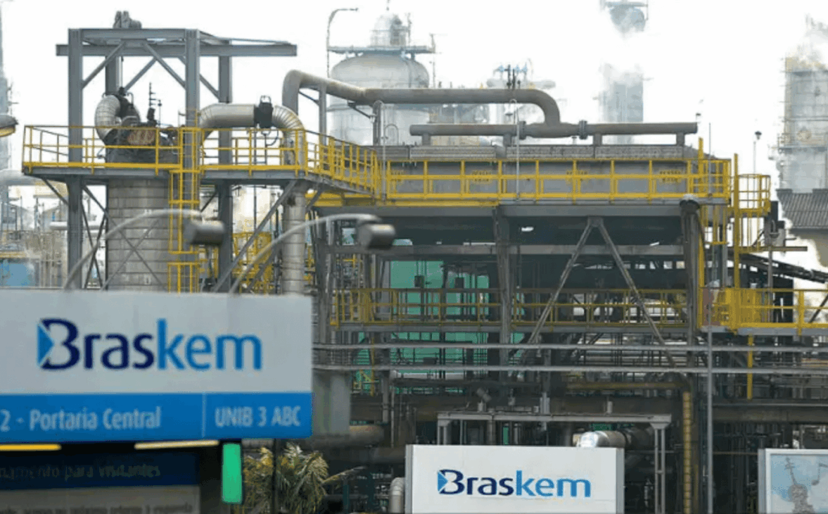 Braskem es una de las mayores empresas del sector químico en América Latina y líder mundial en la producción de biopolímeros. Crea soluciones innovadoras con plásticos y químicos que están presentes en la vida diaria de millones de personas.