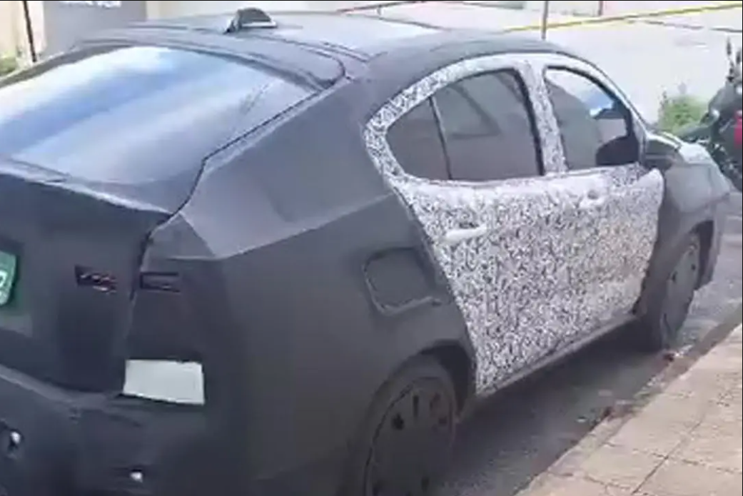 Los perfiles en Instagram @abarth_no_brasil y @placaverde son conocidos por traer información exclusiva sobre el mercado automotriz, con capturas, noticias y detalles de modelos en pruebas. Ellos fueron responsables de registrar el prototipo camuflado del Fiat Fastback 2026, generando especulaciones sobre las novedades del SUV cupé, como el posible techo solar y otras actualizaciones. Estas páginas son una excelente fuente para quienes siguen de cerca los lanzamientos y tendencias del sector.