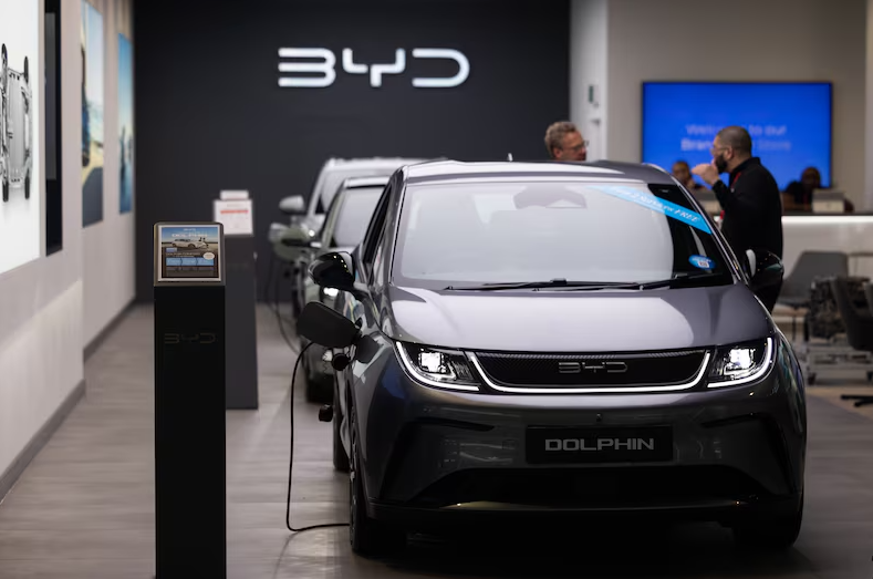 BYD es una marca china que está liderando las ventas de coches importados en Brasil. En 2024, dominó el mercado con 73,3% de las ventas, gracias a sus modelos eléctricos modernos y tecnológicos.