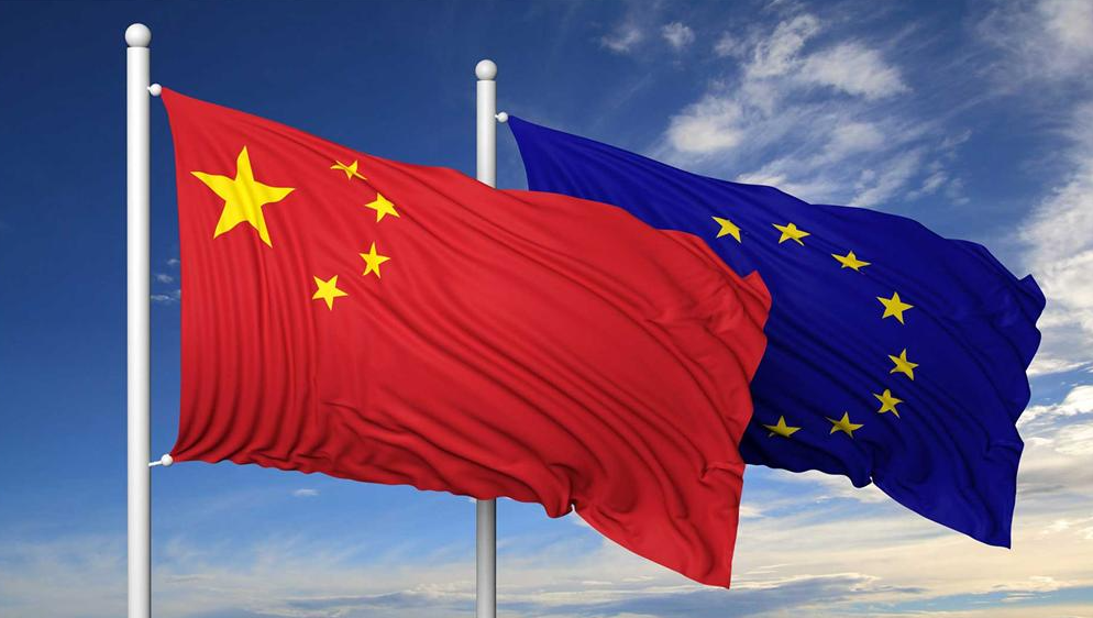 Trump colocó a China y a la Unión Europea en la mira con nuevas amenazas económicas. Esto puede causar conflictos y perjudicar el comercio global.