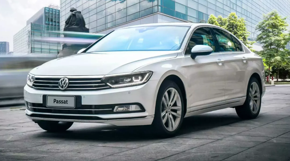 El Volkswagen Passat 2018 Salió De Producción En Brasil Debido A La Baja Demanda Por Sedanes Medios, Ya Que El Mercado Pasó A Preferir SUVs. La Decisión También Refleja La Estrategia De Volkswagen De Enfocarse En Modelos Más Populares Y En Vehículos Electrificados En El Futuro.