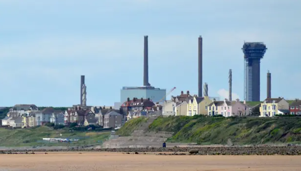 La planta nuclear de Sellafield, en el Reino Unido, es una de las más grandes del mundo y acumula residuos radiactivos desde hace décadas. Ahora, será el punto de partida para el descarte seguro de 140 toneladas de plutonio, transformando riesgo en oportunidad.