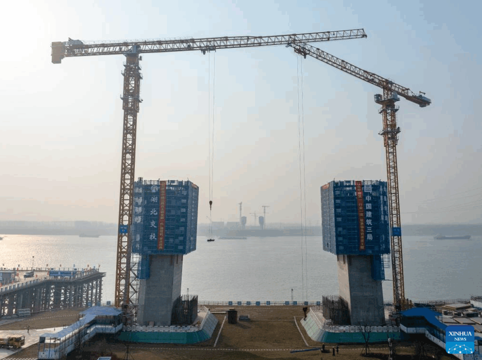 La nueva plataforma inteligente ligera es una tecnología que hace que la construcción de puentes sea más rápida y segura. Combina innovación y eficiencia para levantar enormes estructuras con precisión.