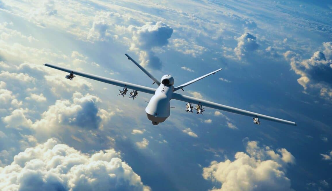 Musk cree que los drones pueden actuar en grupo, como enjambres, haciendo la estrategia de combate más inteligente e imbatible. También defiende que, sin pilotos, las máquinas pueden superar los límites físicos impuestos al cuerpo humano.