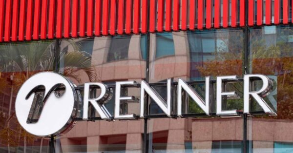 Renner condenada a pagar indenização de R$ 100 mil por vender réplica de bolsa de luxo! Confira os detalhes 