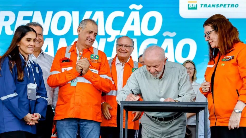 Firma del contrato de barcos de Transpetro en el astillero Río Grande, de Ecovix, el 24 de febrero de 2025 (Foto Ricardo Stuckert/PR)