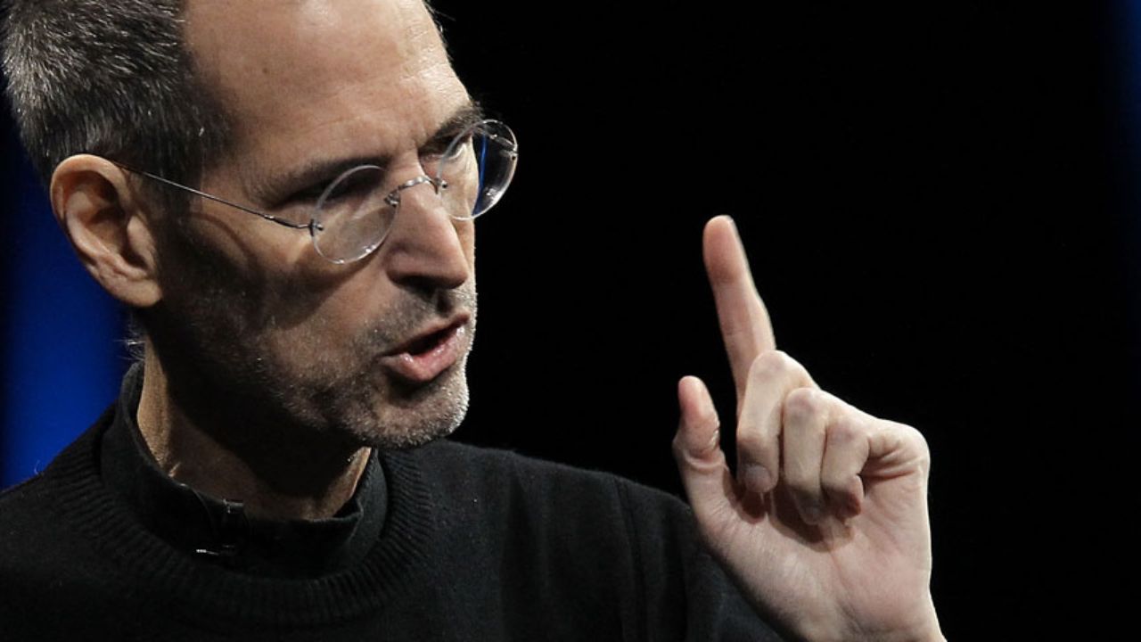 A secretária de Steve Jobs chegou atrasada ao trabalho por causa de seu carro velho: Então ela ganhou um Jaguar