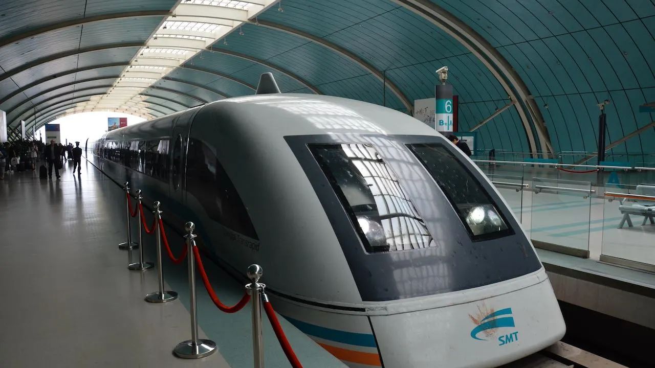 China revoluciona o transporte: Trem voador supera aviões e pode alcançar 1.000 km/h!