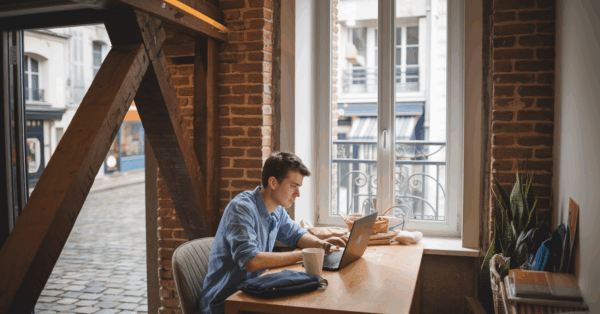 Estudar fora do Brasil Universidade da França oferece bolsas de estudo para brasileiros com apoio financeiro de € 6.500 a € 14.720 por ano