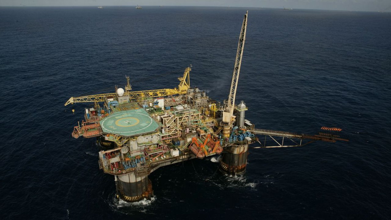 Reaproveitamento de plataformas e equipamentos offshore é pauta discutida em evento sobre a indústria naval brasileira. O presidente Lula e a presidente da Petrobras reforçaram a parceria em suas falas
