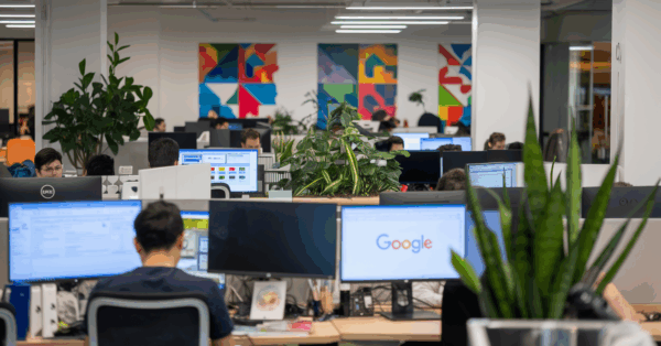 Multinacional Google abre processo seletivo com mais de 2.000 vagas home office e presenciais no setor de tecnologia tanto para candidatos do Brasil quanto do exterior