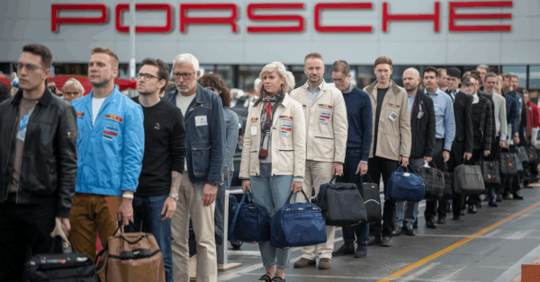 Porsche anuncia demissão em massa de 2 mil funcionários e revê sua estratégia