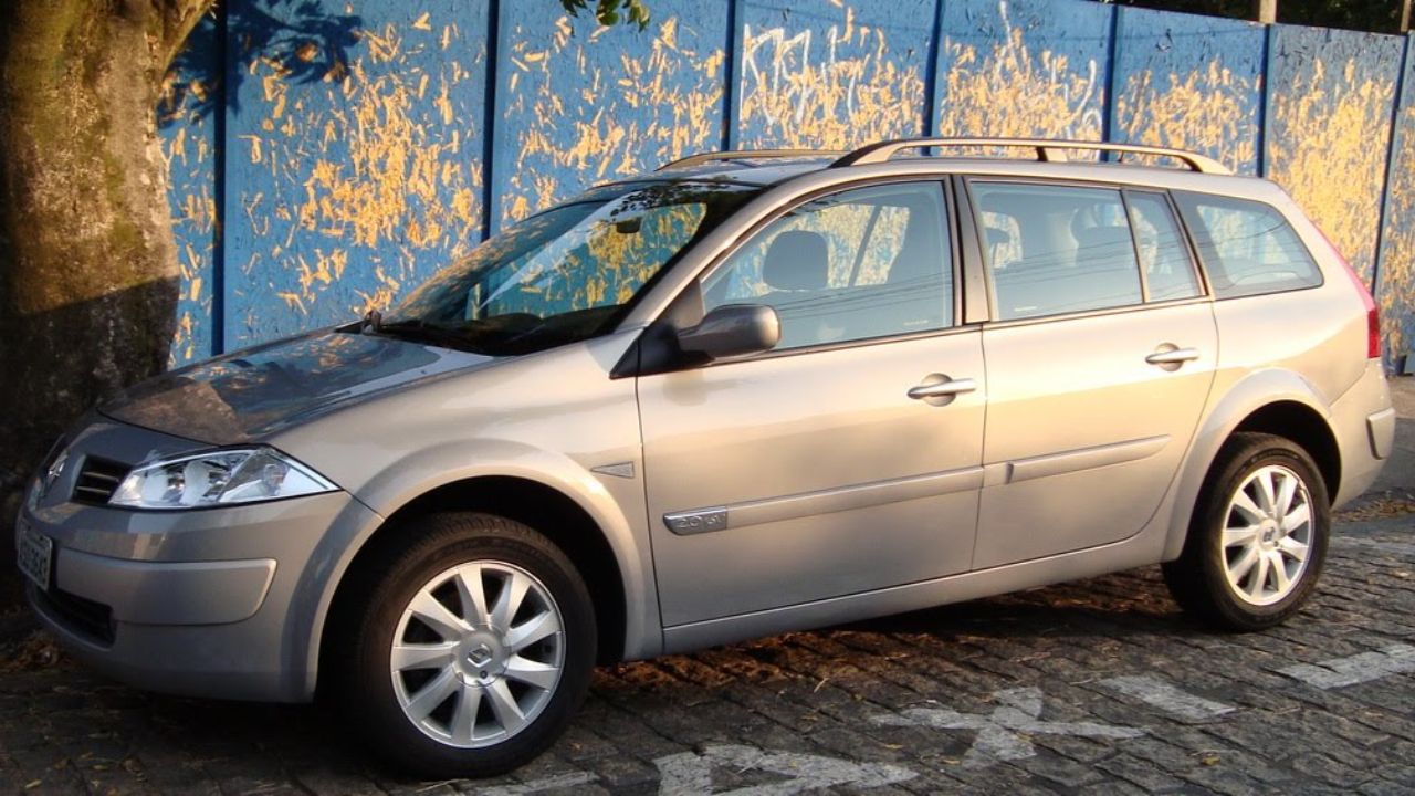 Renault Megane Grand Tour AT 2010: O carro luxuoso, barato e injustiçado que o brasileiro chama de “bomba”, mas é um dos melhores até R$ 35 mil!