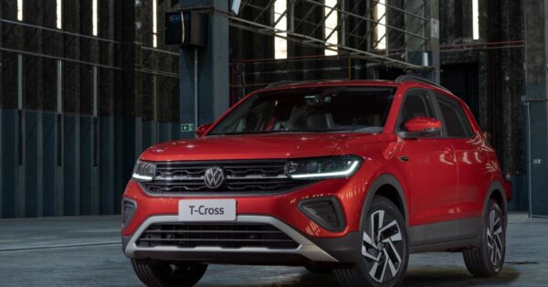 Volkswagen T-Cross volta a ser o SUV mais vendido do Brasil e supera Toyota Corolla Cross, com preço na faixa dos R$ 100 mil