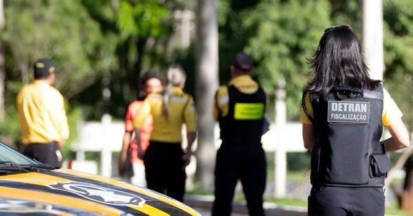 Novo processo seletivo o Detran-PA oferece vagas sem concurso: departamento está com dezenas de oportunidades para candidatos de nível médio + salários de até R$ 4 mil. Saiba como concorrer às vagas no Detran!