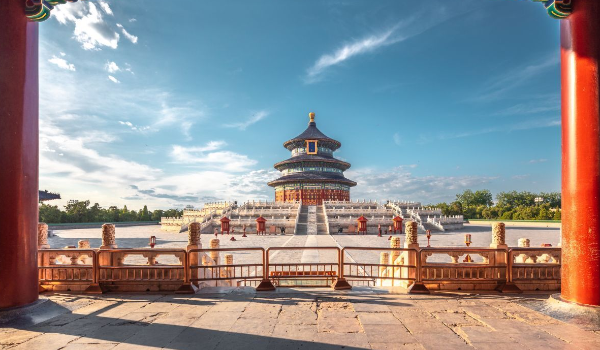 La Ciudad Prohibida en Pekín no es solo un palacio, es un verdadero monumento de la historia de China. Con casi 9.000 habitaciones, una arquitectura impresionante y un valor billonario, este lugar sigue fascinando al mundo.