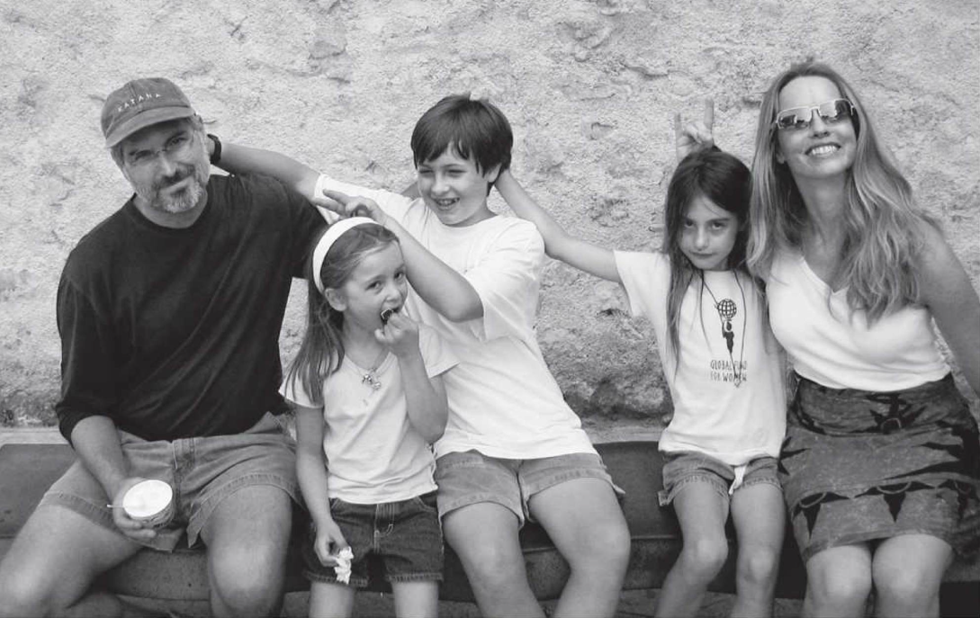 Reed Jobs trabaja en el área de salud y investiga tratamientos contra el cáncer. Erin y Eve Jobs tomaron caminos diferentes: Erin lleva una vida más reservada, mientras que Eve se convirtió en modelo y competidora de hípica.