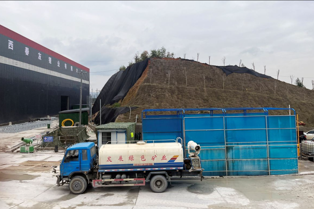 El depósito de litio fue descubierto en la región del Tíbet, más precisamente en la Cuenca de Qiangtang. Esta área remota y montañosa alberga grandes reservas minerales, convirtiéndose en un punto estratégico para la minería.