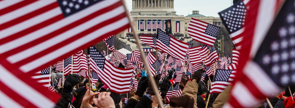 Estados Unidos debe principalmente a los inversores que compran títulos del gobierno, incluidos bancos, fondos de inversión y pensiones. Países como Japón y China son algunos de los mayores acreedores, ya que invierten billones en bonos del Tesoro estadounidense.