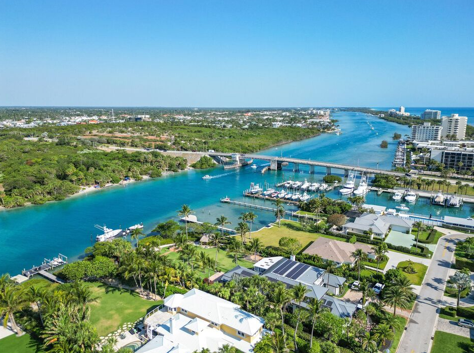 Estos magnates poseen mansiones lujosas a lo largo de la famosa Billionaire’s Row, una avenid llena de propiedades millonarias. Entre los residentes están empresarios, artistas y figuras políticas de gran influencia. En total, la fortuna combinada de estos billonarios supera los 500 mil millones de dólares, impulsando la economía local y el mercado inmobiliario de alto lujo.