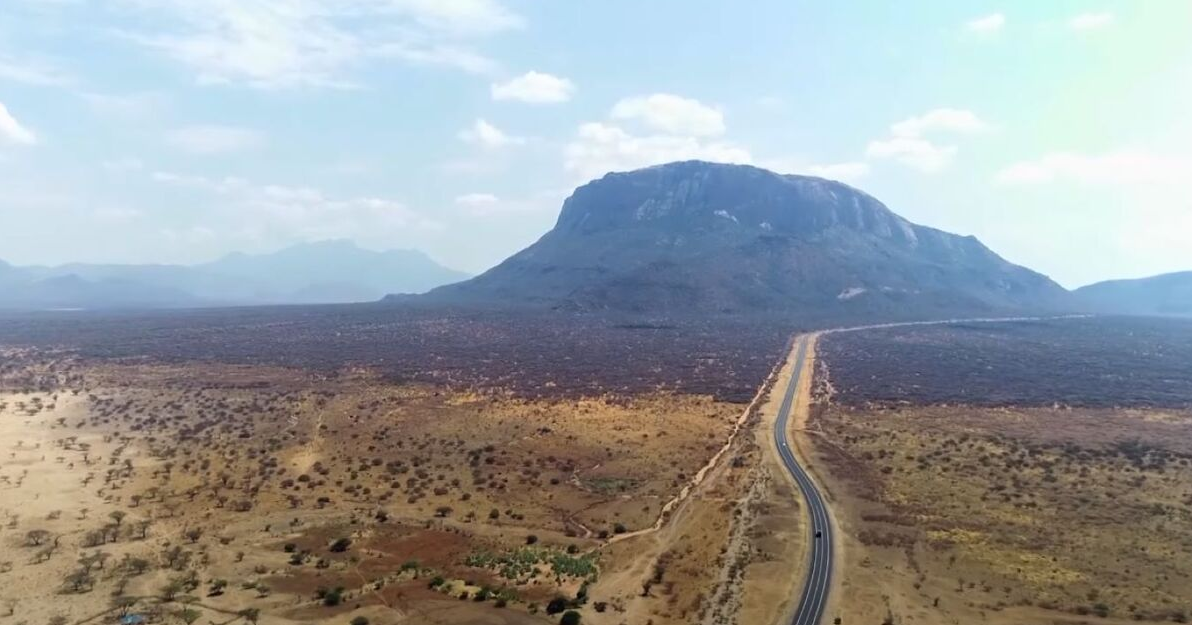 Se construirán puertos, ferrovías, carreteras, oleoductos y aeropuertos para mejorar la conexión entre Kenia, Etiopía y Sudán del Sur. El proyecto también incluye nuevas ciudades turísticas e infraestructura moderna para impulsar la economía.