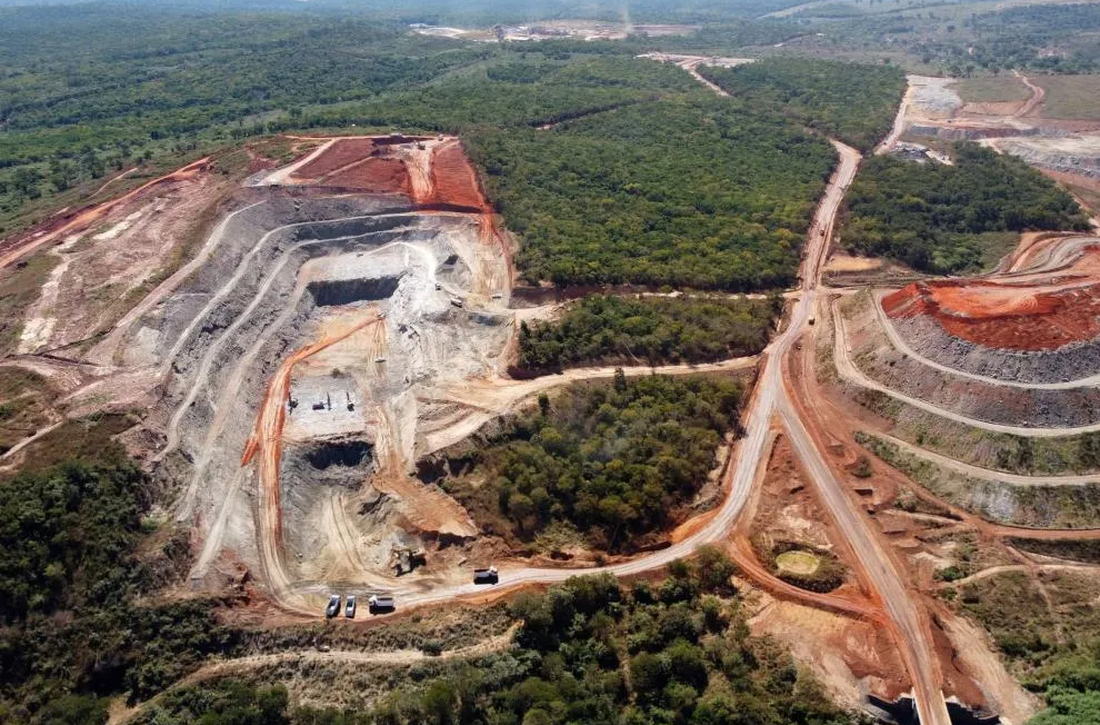 BYD adquirió derechos mineros en Coronel Murta, una ciudad ubicada en el Valle del Jequitinhonha, en el estado de Minas Gerais, Brasil. El área total cubre 852 hectáreas y está cerca de otras empresas mineras, como Atlas Lithium.