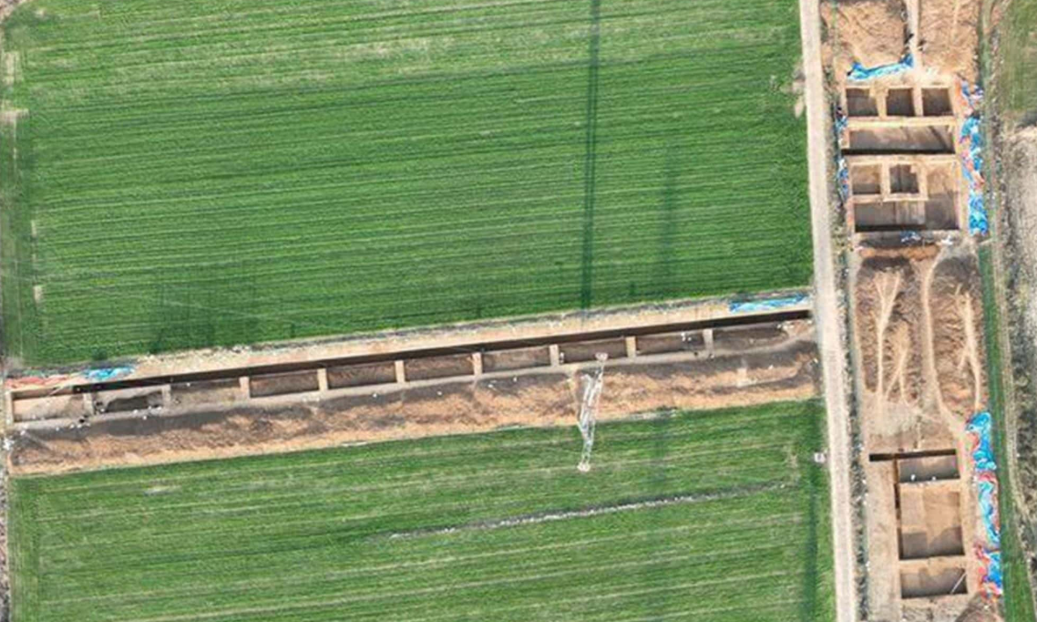 Este descubrimiento es importante porque muestra que la Gran Muralla China comenzó a construirse mucho antes de lo que se pensaba, cambiando lo que sabemos sobre la historia militar y territorial de China. Además, las viviendas encontradas indican que la muralla no solo servía para defensa, sino que también formaba parte de la vida cotidiana de los antiguos habitantes.