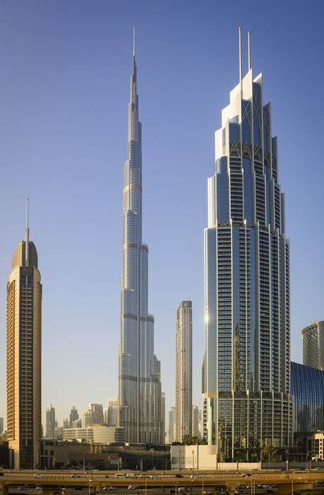 O Burj Khalifa começou a ser construído em 2004 e foi inaugurado oficialmente em 4 de janeiro de 2010.