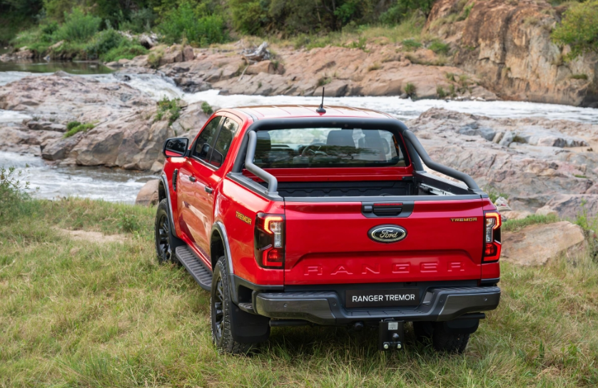 El motor Panther 2.0 turbo diesel Ya Equipa La Ford Ranger, Ofreciendo Una Opción Más Eficiente Y Económica Para La Pick-Up. Complementa Al Motor Lion 3.0 V6, Que Está Dirigido A Quienes Buscan Más Potencia Y Torque.