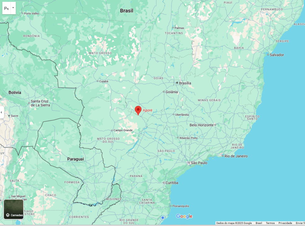Aporé se encuentra en el suroeste de Goiás, a unos 445 km de Goiânia, cerca de la frontera con Mato Grosso do Sul. La ciudad está situada entre los ríos Corrente y Aporé, que forman límites naturales en la región.