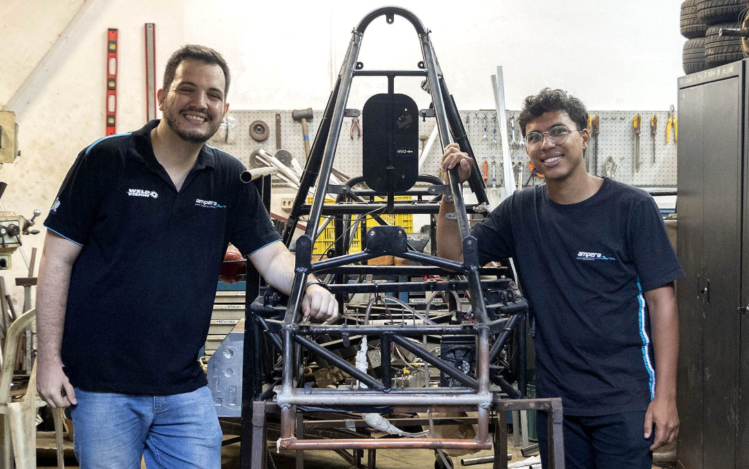 Ellos embarcan hacia Inglaterra en julio de 2025 para iniciar la pasantía de 12 meses en Red Bull Powertrains, donde trabajarán en el desarrollo del nuevo motor del equipo.