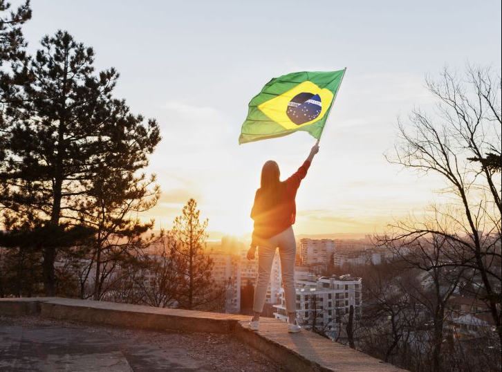 El FMI proyecta que, hasta 2028, Brasil superará otras economías emergentes y alcanzará la octava posición en el ranking global debido a su crecimiento sostenido y diversificación económica. Este avance lo colocará justo detrás de potencias como Estados Unidos, China e India, consolidando su liderazgo en América Latina.