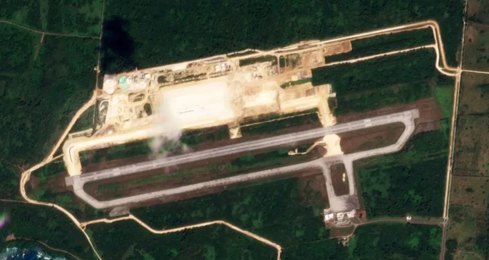 Los EE. UU. están reactivando la base americana en North Field para fortalecer su presencia militar en el Pacífico y aumentar la resiliencia contra posibles ataques. Con la creciente tensión con China, la base servirá como un punto estratégico para operaciones aéreas y proyección de poder en la región.