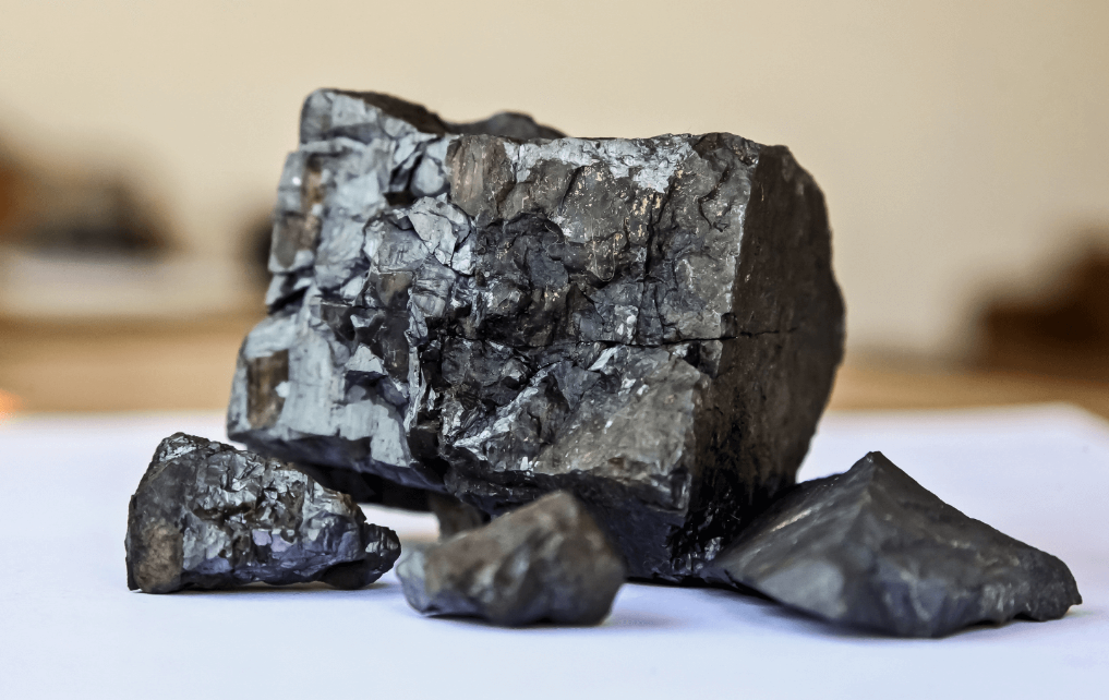 Las Más Grandes Minas De Manganeso Están En Sudáfrica, Especialmente En La Región De Kalahari, Y En Australia, Donde Se Encuentra La Mina De Groote Eylandt. Otros Grandes Productores Incluyen Brasil, Gabón, India Y Ucrania, Que También Poseen Reservas Significativas Del Metal.