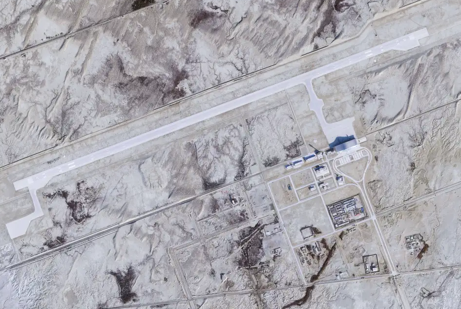 El Aeropuerto Fue Construido Como Parte Del Corredor Económico China-Paquistán (CPEC), Un Proyecto Financiado Por La China Para Expandir Su Influencia En La Región. Sin Embargo, La Ciudad De Gwadar Tiene Solo 90.000 Habitantes Y Una Economía Poco Desarrollada, Lo Que Significa Que No Hay Pasajeros Suficientes Para Justificar Vuelos Regulares.