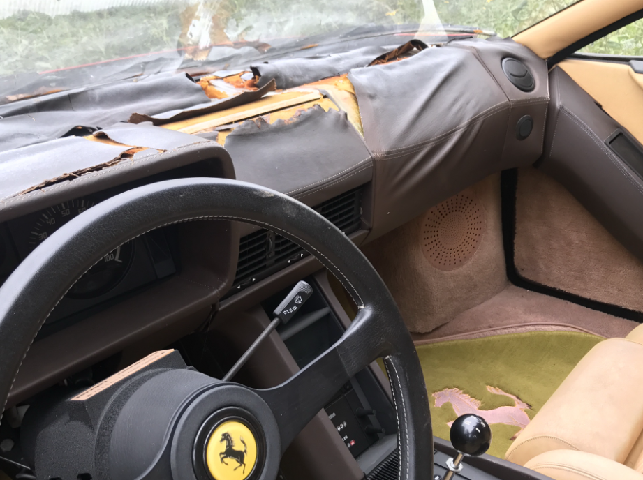 La principal sospecha es que las cuatro Ferraris hayan sido vendidas ilegalmente o realojadas en otro lugar sin registro, haciendo su ubicación prácticamente imposible de rastrear. Otra teoría sugiere que los coches aún estén escondidos en algún depósito remoto, abandonados y olvidados a lo largo de los años.