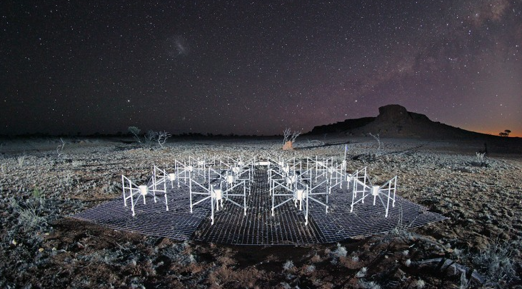 El Radiotelescopio Murchison Widefield Array Tiene Un Diseño Compuesto Por Varias Antenas En Formato De Matriz Dispersa Para Captar Señales De Radio De Baja Frecuencia Con Alta Sensibilidad. Este Formato Permite Una Visión Amplia Del Cielo Y Mejora La Detección De Fenómenos Cósmicos Sin Interferencias Terrestres.