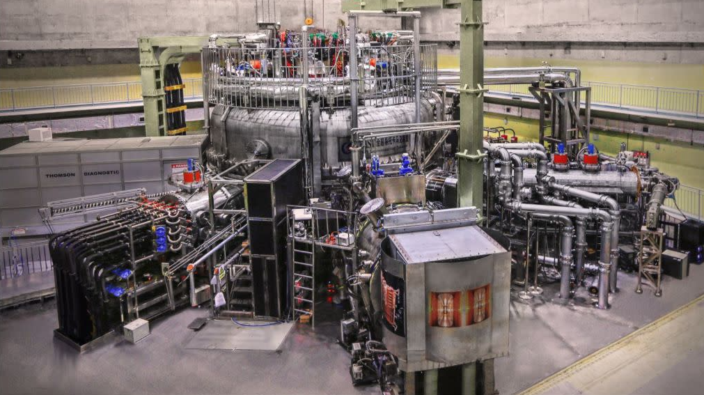 Actualmente, además de China, los Estados Unidos poseen la National Ignition Facility (NIF), ubicada en California, que también trabaja con fusión a láser. Esta instalación es considerada la mayor del mundo en este momento, pero la nueva estructura china podría superarla en escala y capacidad. Otros países, como Francia y Reino Unido, también invierten en investigaciones en el área, pero aún no tienen algo comparable a estos dos gigantes.