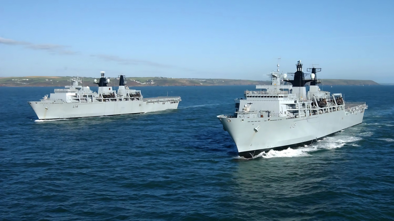 O governo do Reino Unido é criticado por vender navios de guerra à Marinha do Brasil por valor inferior ao investido em reparos.