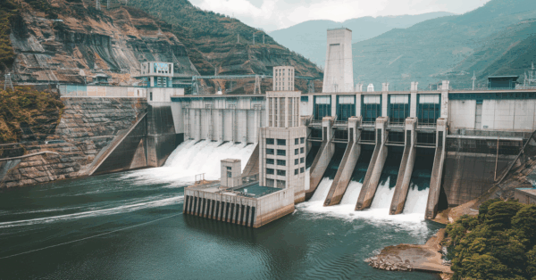 China anuncia construção de nova hidrelétrica com capacidade de 300 bilhões de kWh por ano, podendo superar a Barragem das Três Gargantas em geração de energia