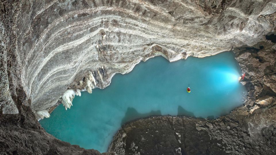 Científicos descubren el lago termal subterráneo más grande del mundo
