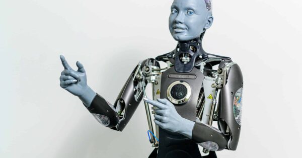 O robô humanoide mais avançado do mundo revelou previsões surpreendentes sobre o futuro do mercado de trabalho e o impacto da inteligência artificial nas profissões tradicionais