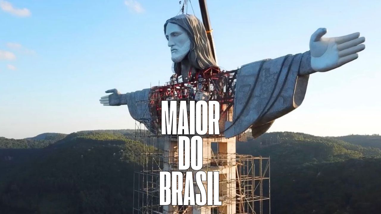 A cidade de Encantado, localizada no Vale do Taquari, Rio Grande do Sul, prepara-se para inaugurar em 6 de abril de 2025 o "Cristo Protetor", a maior estátua de Cristo do Brasil. Com 43,5 metros de altura, a obra supera em 5,5 metros o famoso Cristo Redentor do Rio de Janeiro.