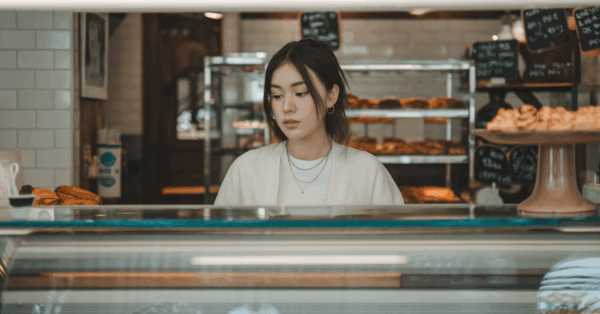 Geração Z revela desafios e ansiedade ao lidar com estabelecimentos tradicionais como açougues e mercados