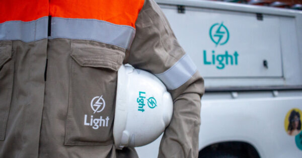 Nova vaga para auxiliar comercial está aberta no processo seletivo da Light: vaga de nível médio para atuação em escala 6x4 com ótimos salários e benefícios. Saiba como concorrer à vaga na Light.